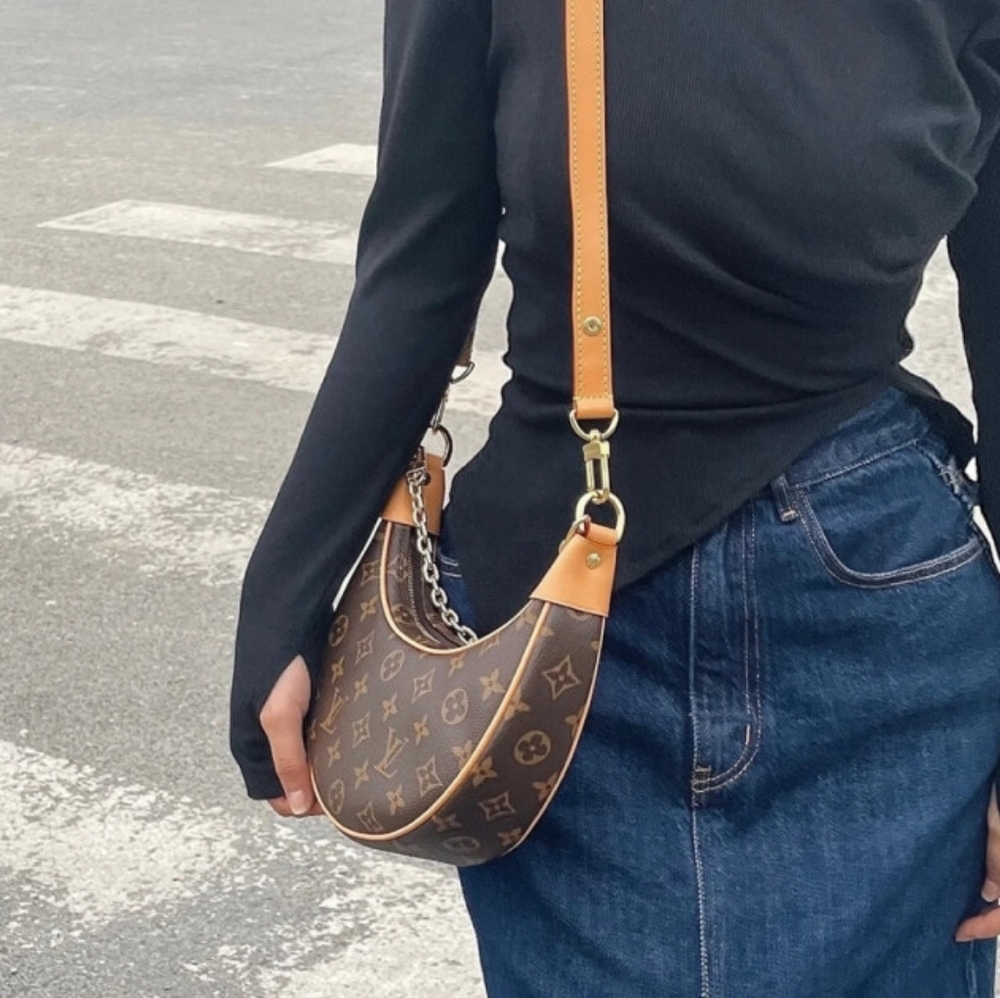 BNIB! BRAND NEW!!! LOUIS VUITTON LV M81098 Monogram Loop MSRP $2,800 - Picture 4 of 17